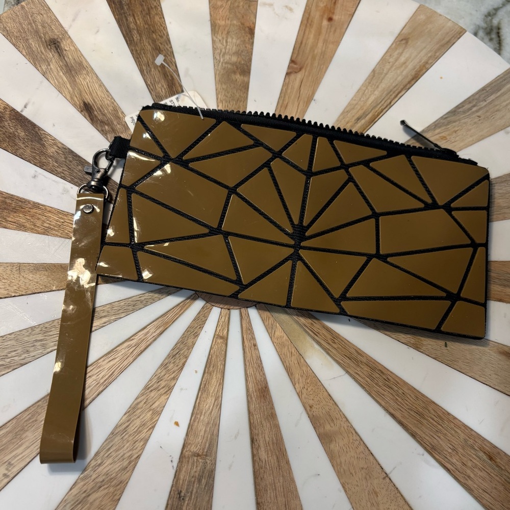 LUCKY, BROWN, Abstract
Wristlet Clutch NEW